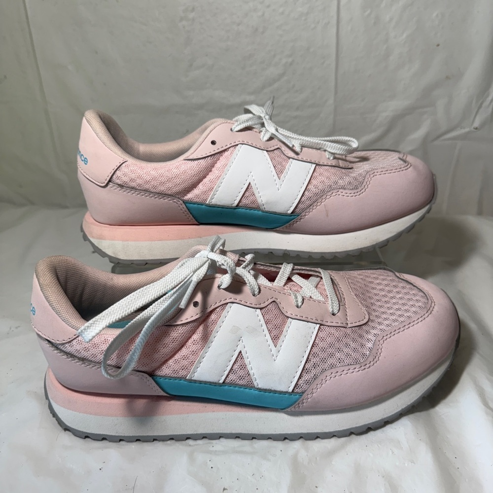 New Balance 237 Classic Sneaker Size 8.5